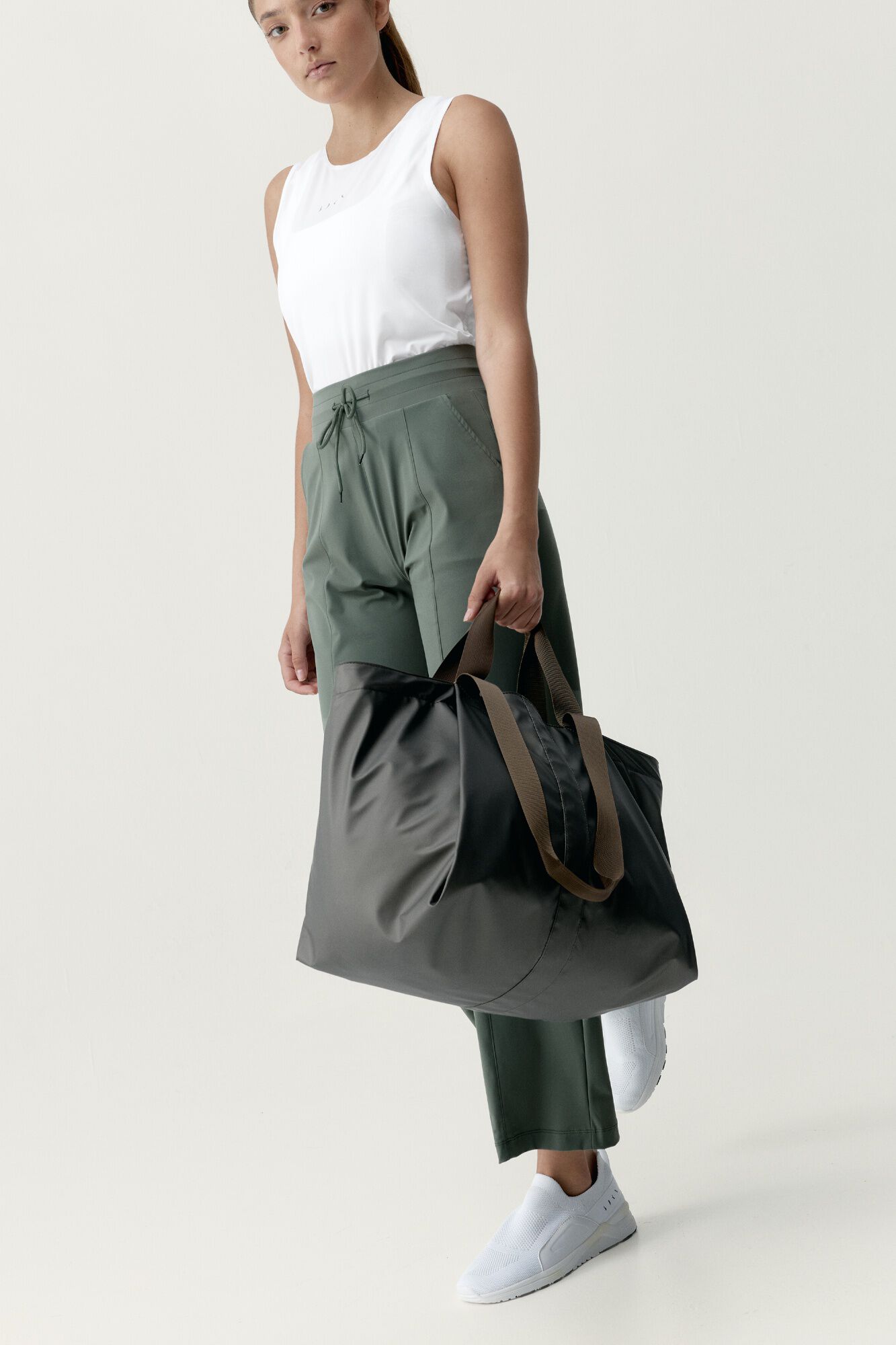 Born Living Yoga Mala desportiva Raga caqui