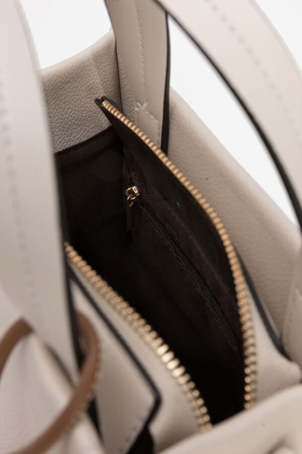 Vilanova Mala city com charm de flor bege