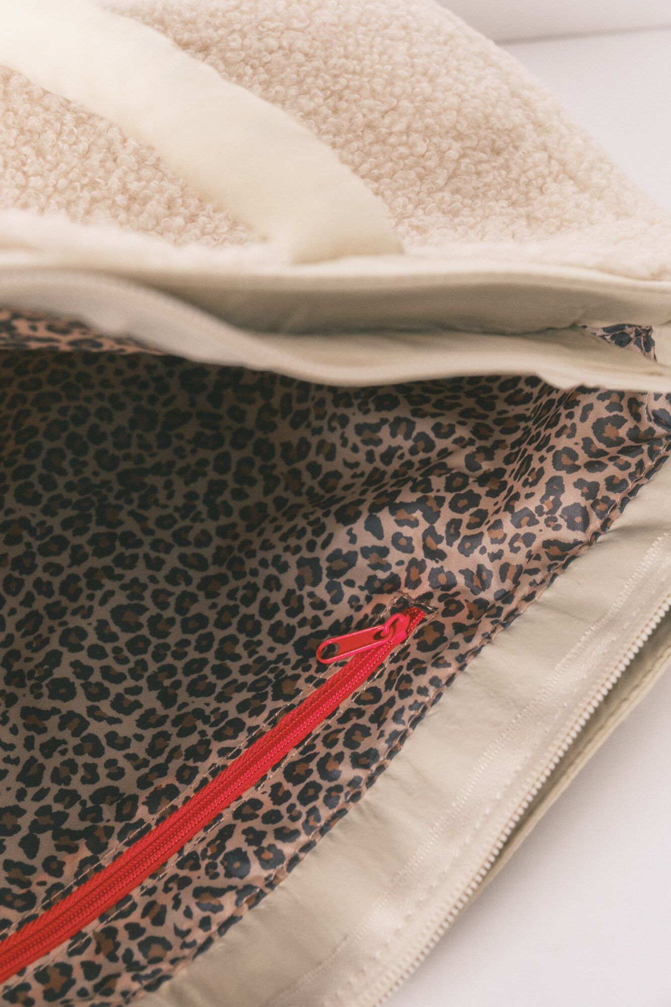 Women'secret Bolso grande acolchado beige Snoopy