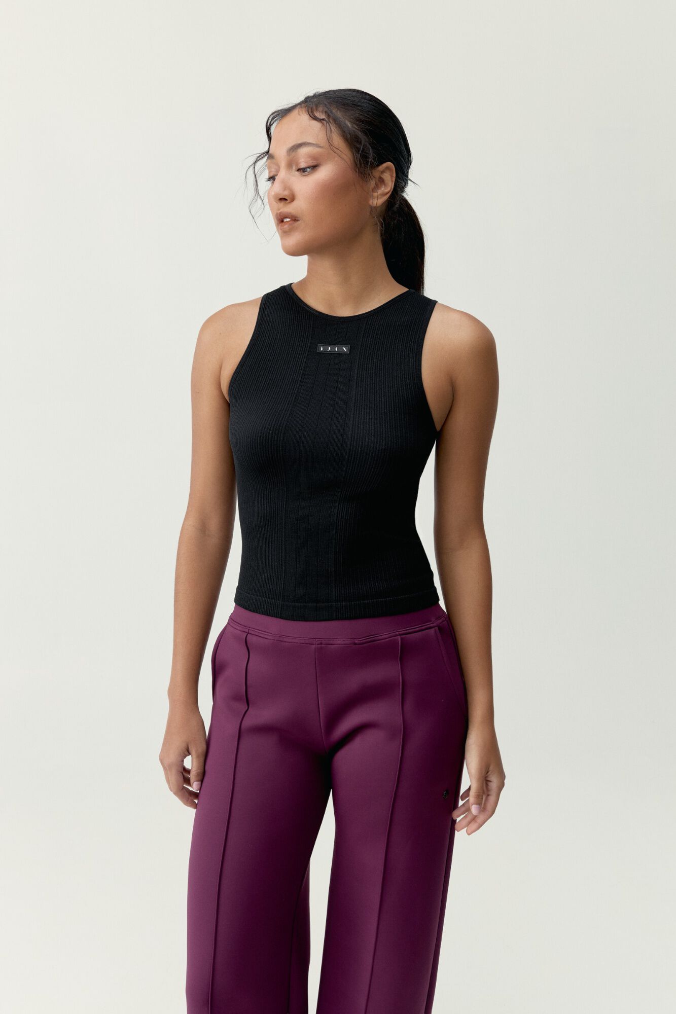 Born Living Yoga T-shirt Nora preta