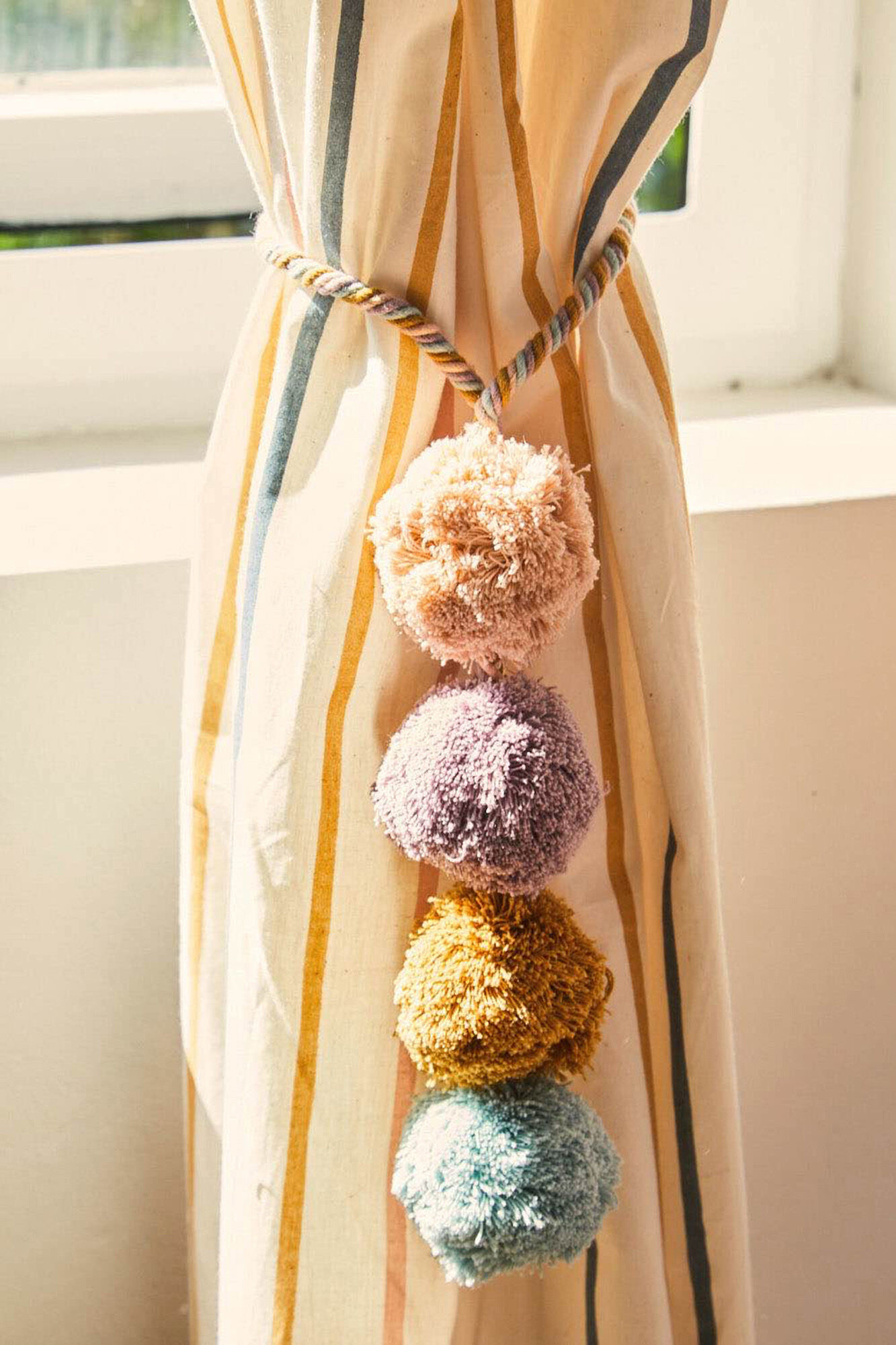 Calma House Sujetacortinas mostaza Bolero