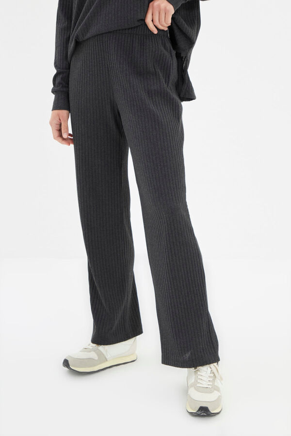 Trendyol Conjunto de pijama de malha canelada com capuz antracite  cinzento