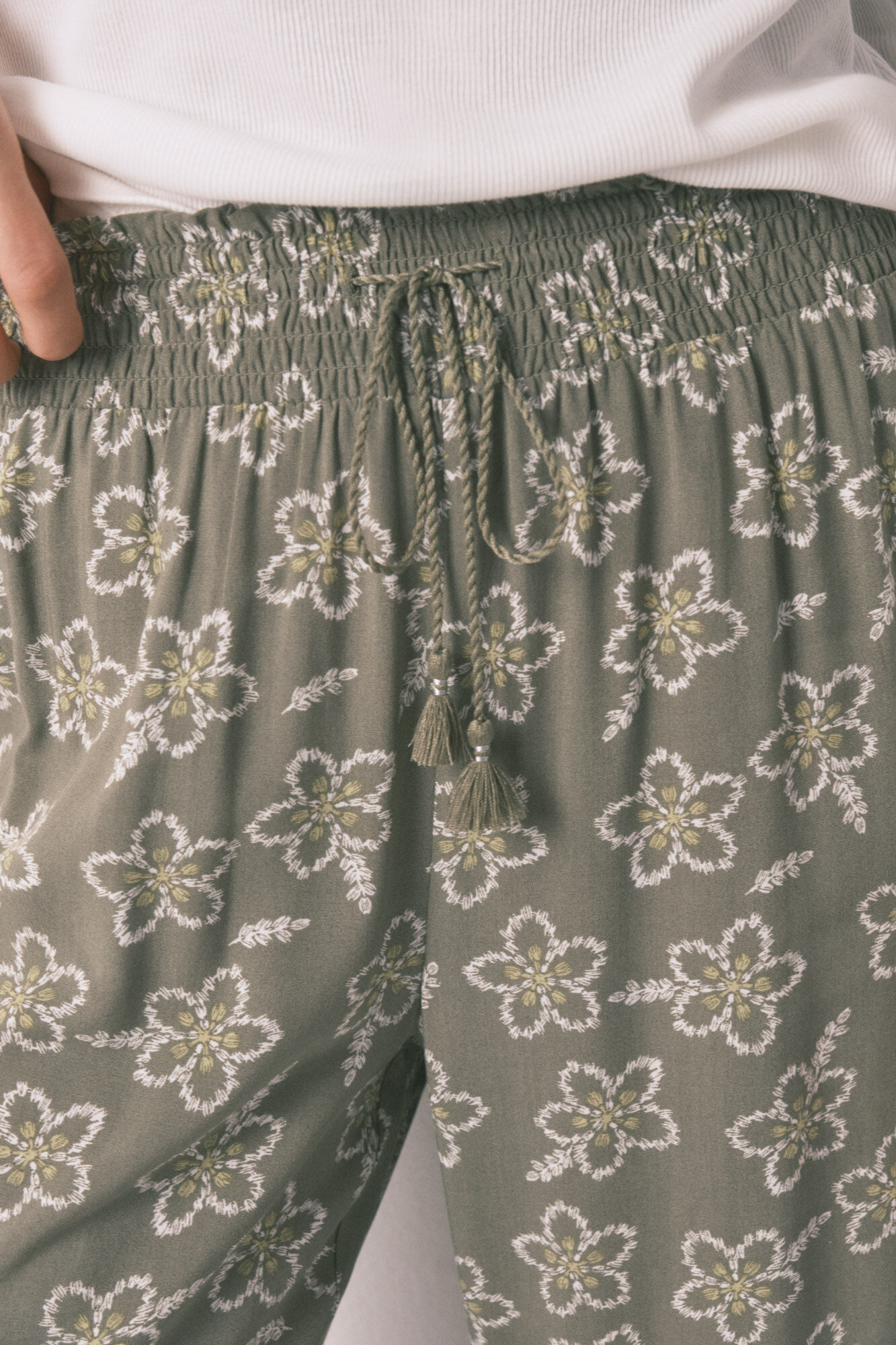 Women'secret Cal&ccedil;a comprida de viscose com flores c&aacute;qui 