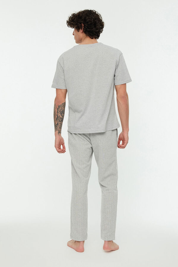 Trendyol Conjunto de pijama estampado regular fit em cinza  cinzento