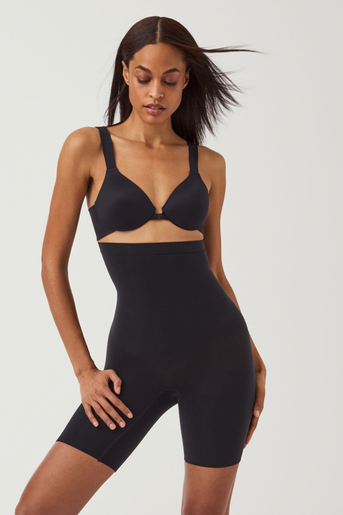 Spanx Lange Shorts mit hohem Bund Nude. SPANX