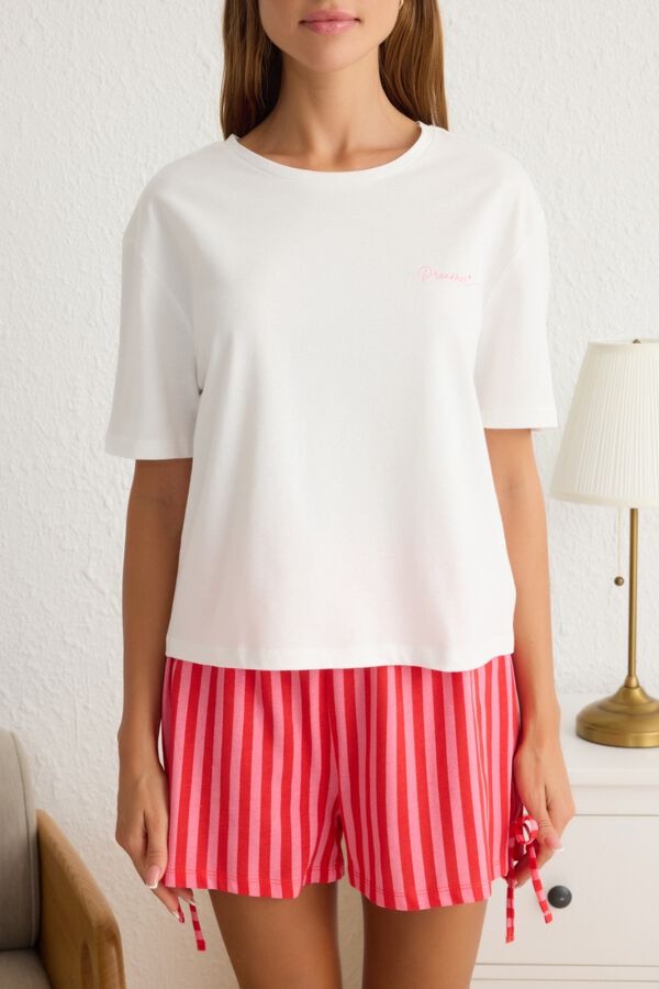 Trendyol Conjunto de pijama curto &agrave;s riscas estampado