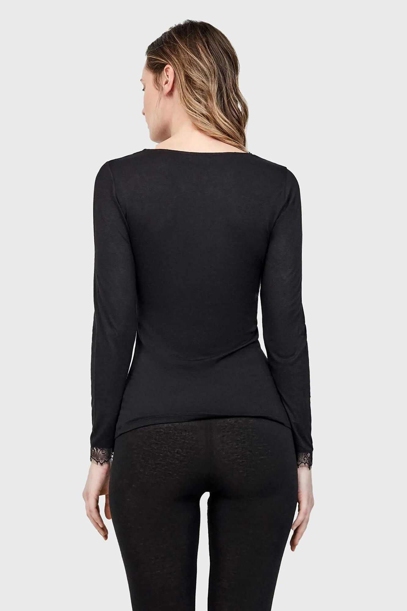 Gisela T-shirt t&eacute;rmica gola em V com renda