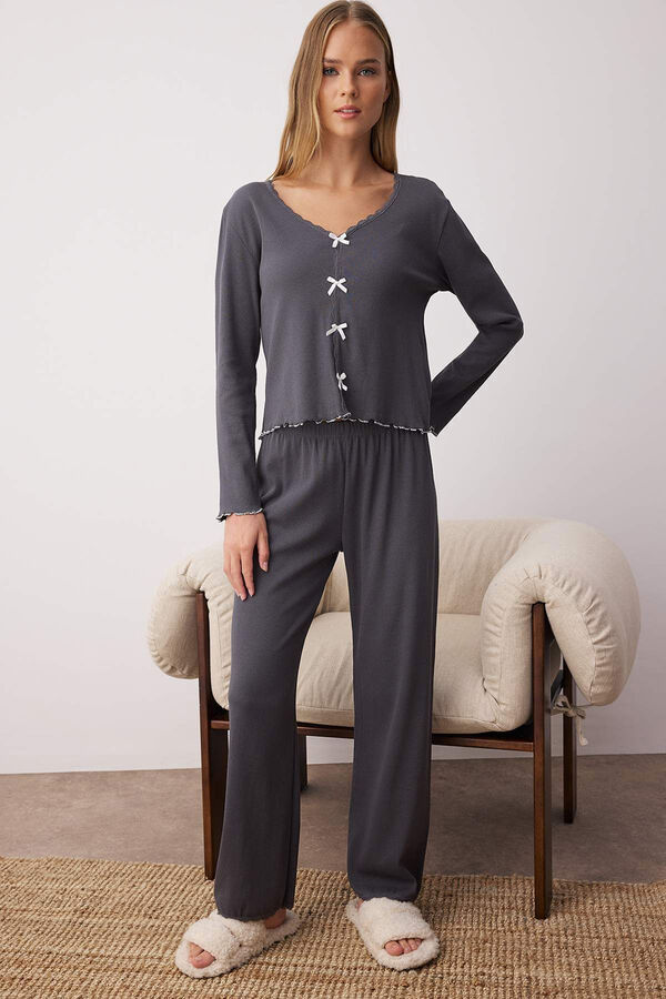 Trendyol Conjunto de pijama de algodão canelado com detalhes de renda cinzento