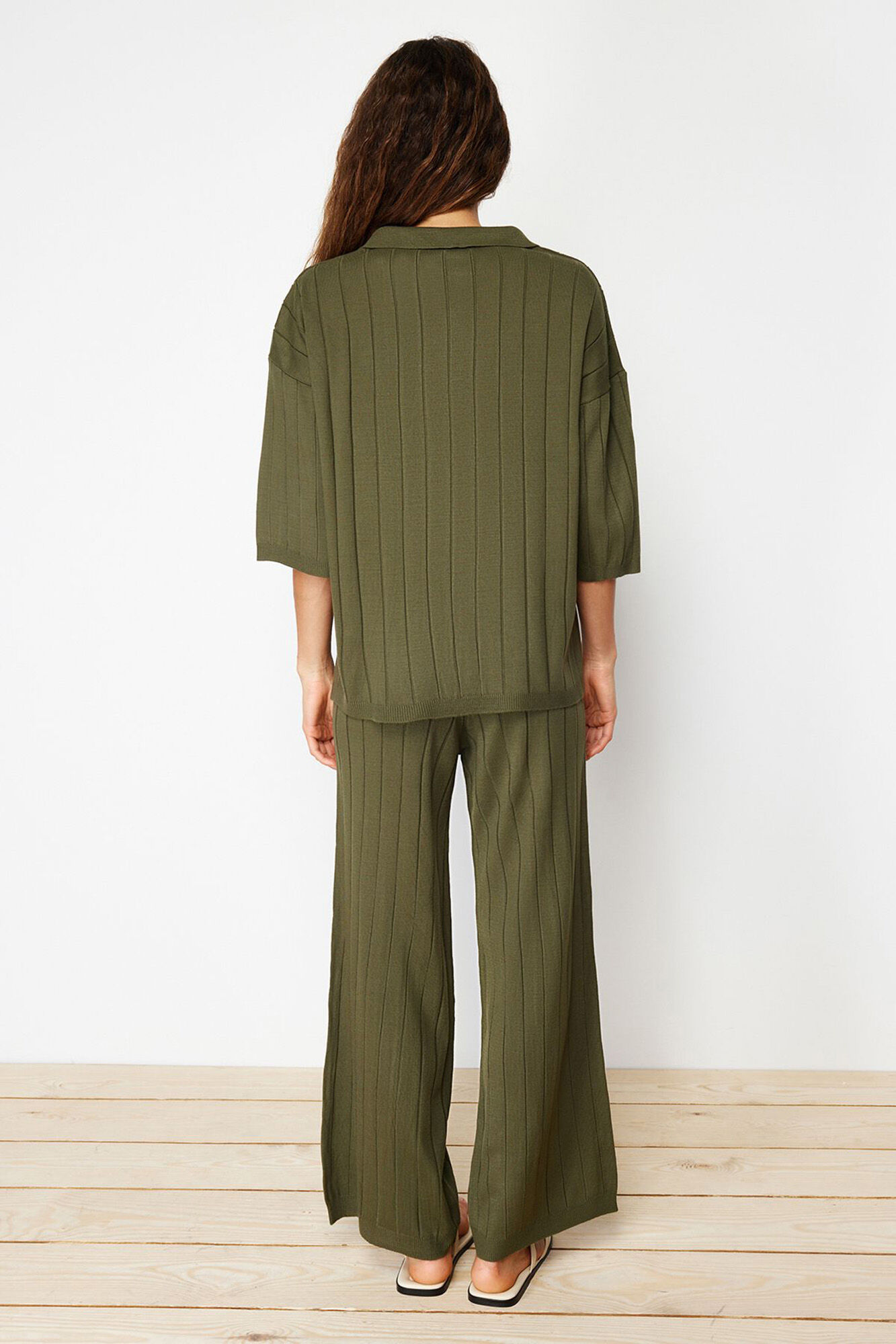 Trendyol Conjunto b&aacute;sico verde de cal&ccedil;a e T-shirt polo