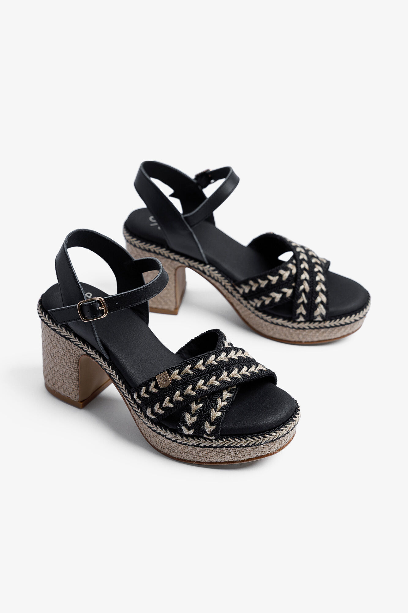 Popa Sand&aacute;lia cunha Melia em juta