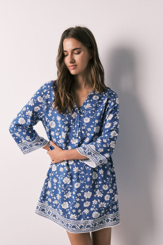 Camisola azul flores