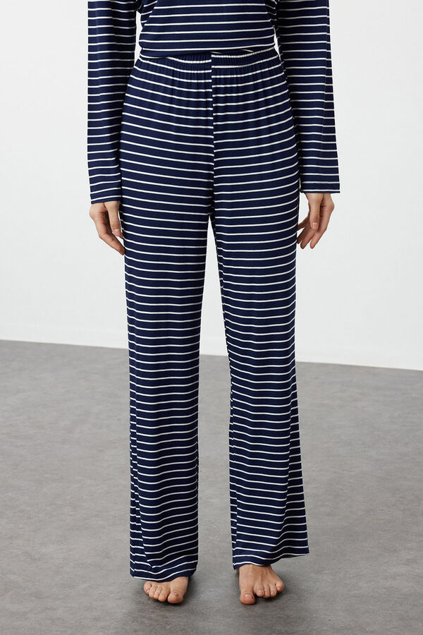 Trendyol Conjunto de pijama de viscose riscas azul marinho  azul