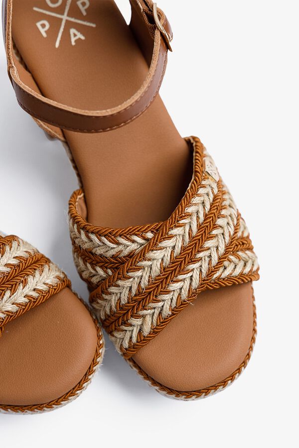 Popa Sand&aacute;lia cunha Melia em juta cru