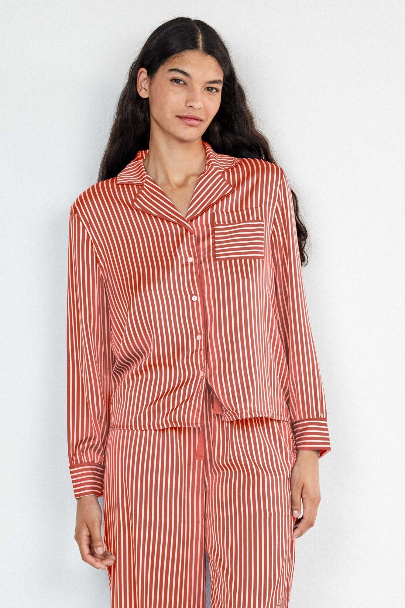 Gisela Pijama camisero de rayas satinado