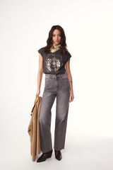 Conjunto de jeans, blazer, bandana, bota e camiseta
