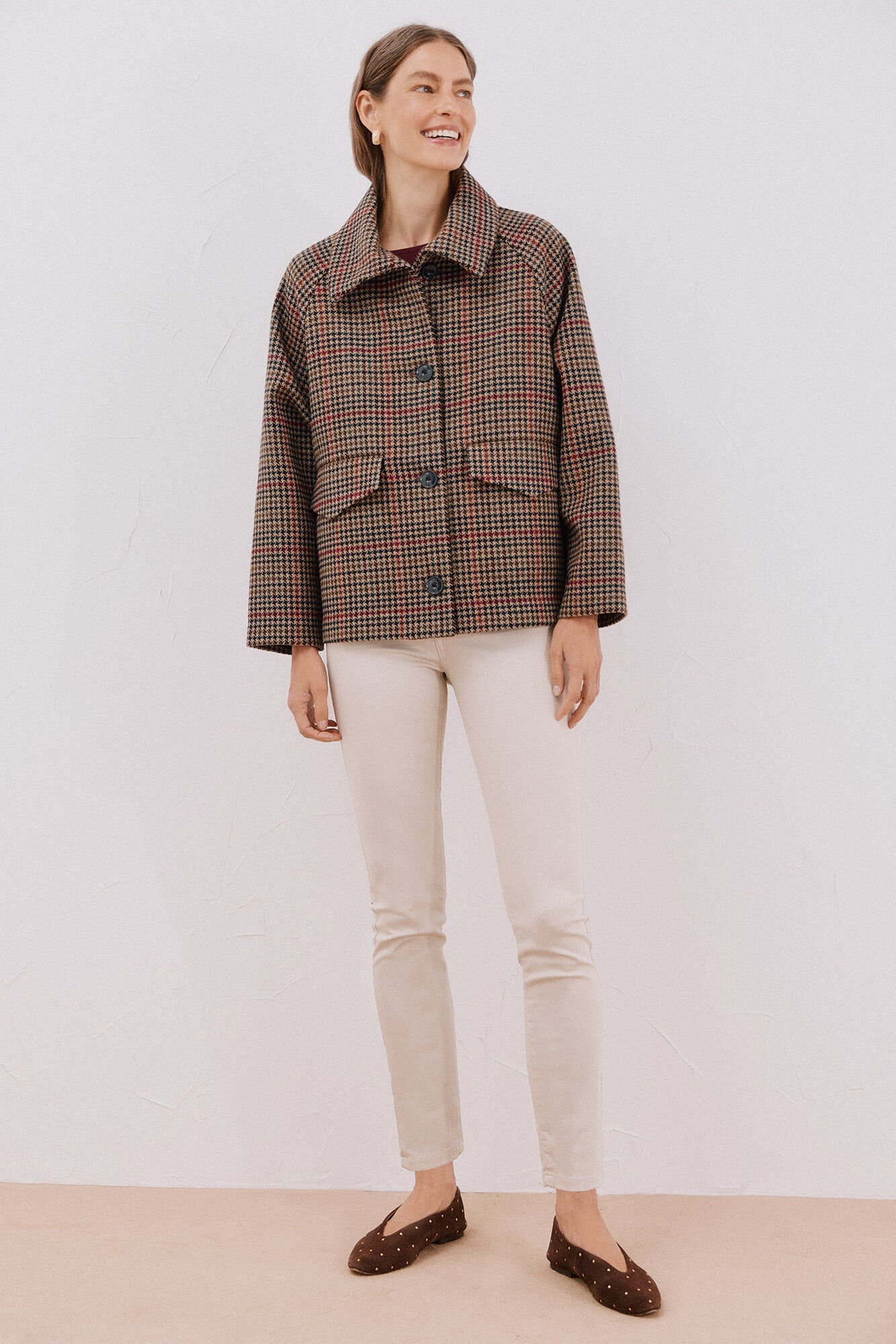 Conjunto de pantalones, zapato y abrigo