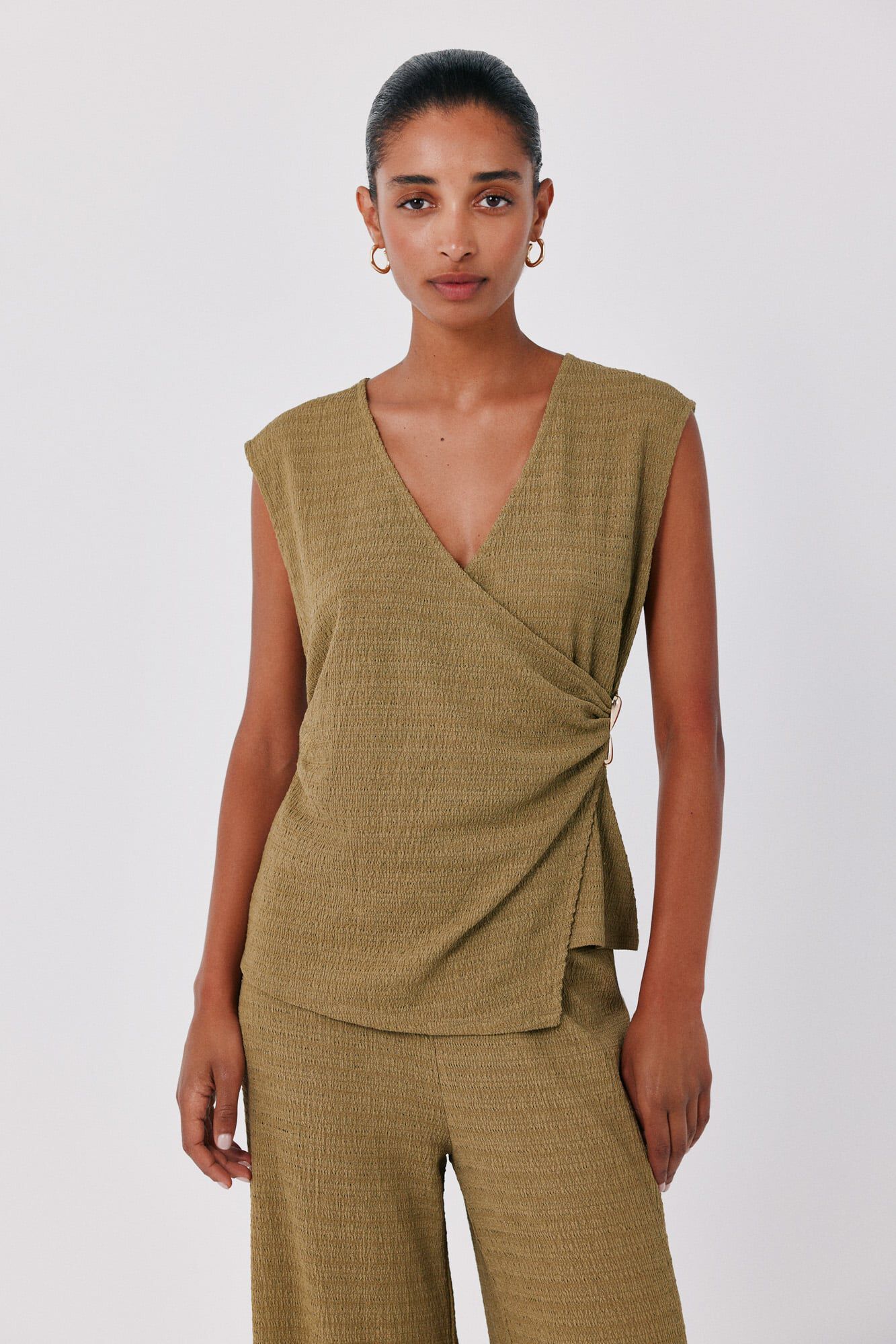Clasp and trousers set