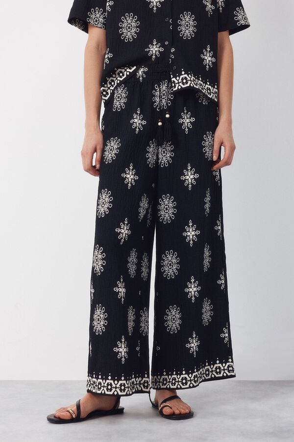 Conjunto de camisa e cal&ccedil;as
