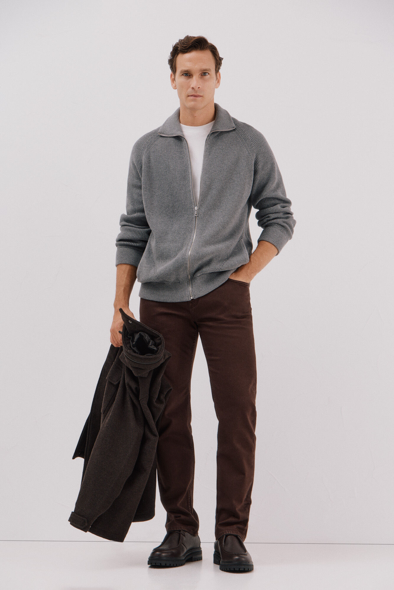 Trousers and fastening set