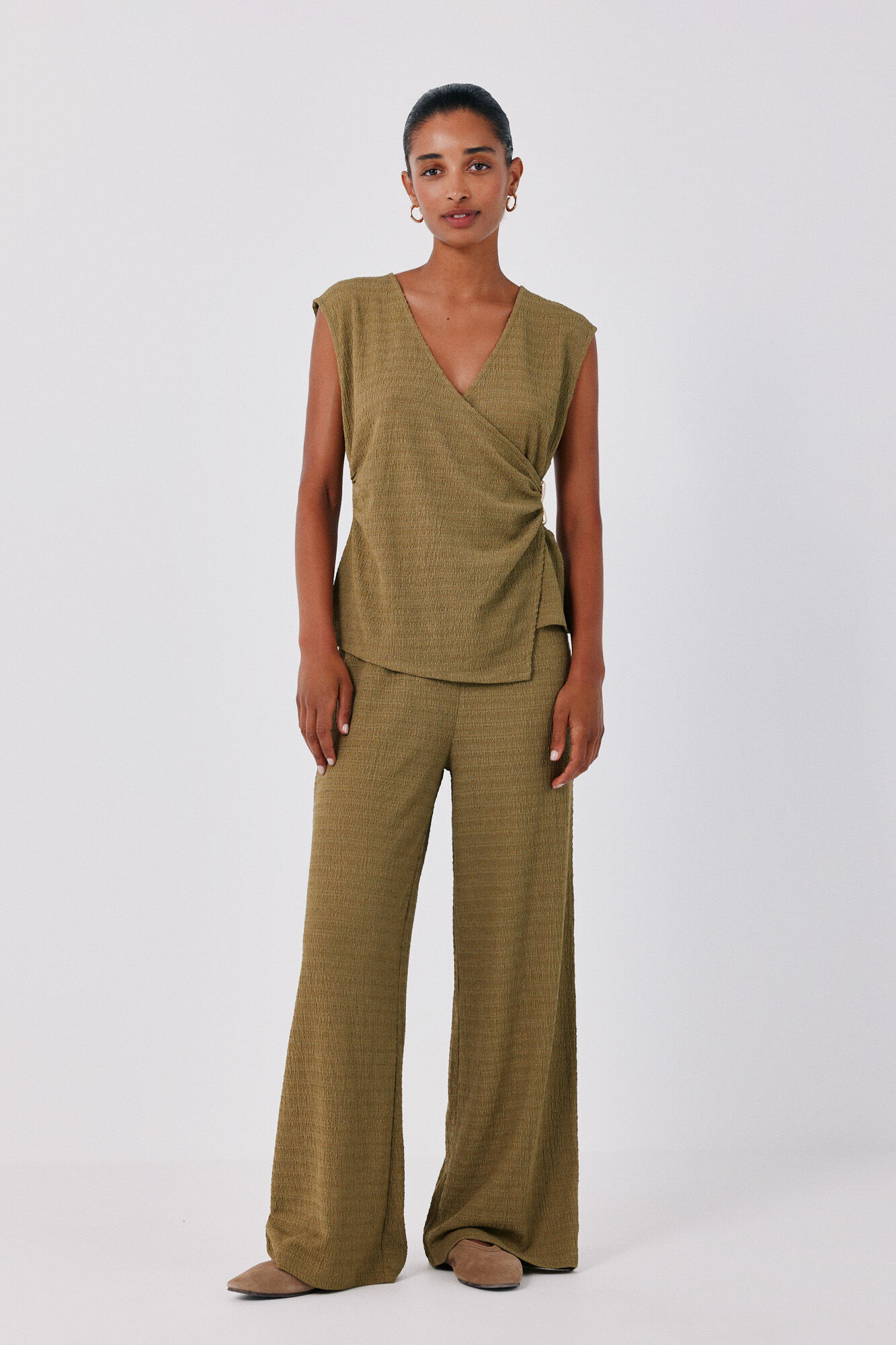 Clasp and trousers set