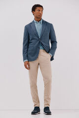 Conjunto de tênis, blazer e calça