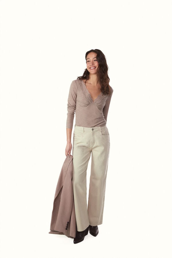 Conjunto de pantal&oacute;n, chaqueta e top