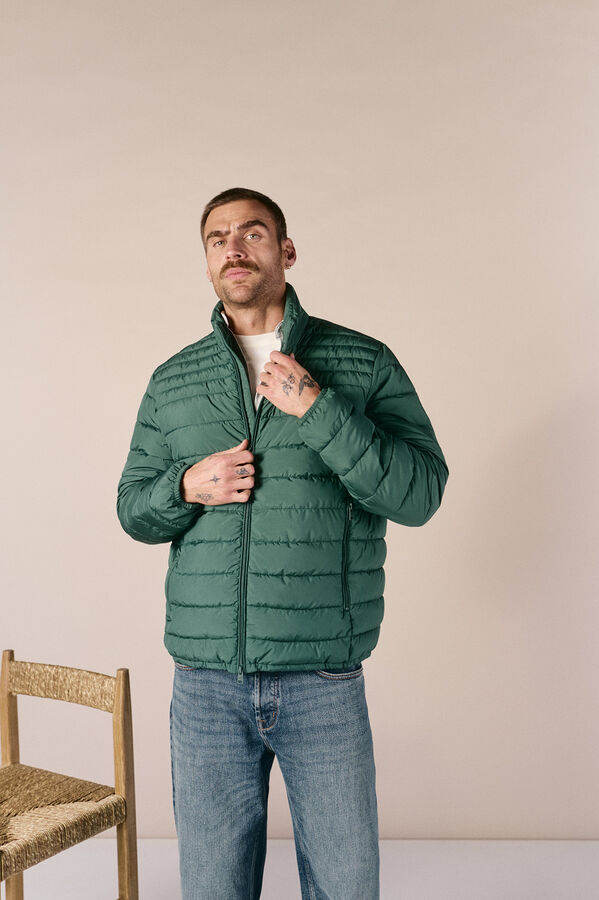 Conjunto de blus&atilde;o e jeans