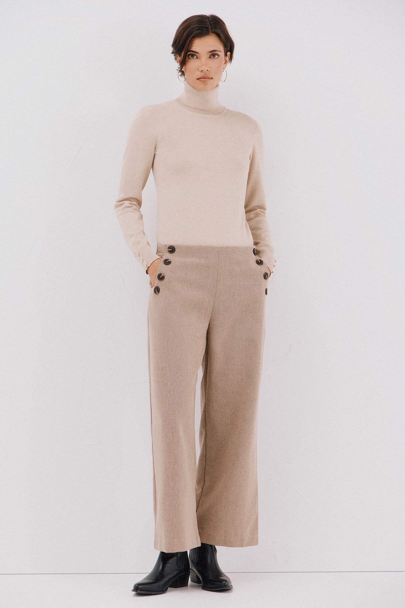 Conjunto de bot&iacute;n, pantal&oacute;n y jersey