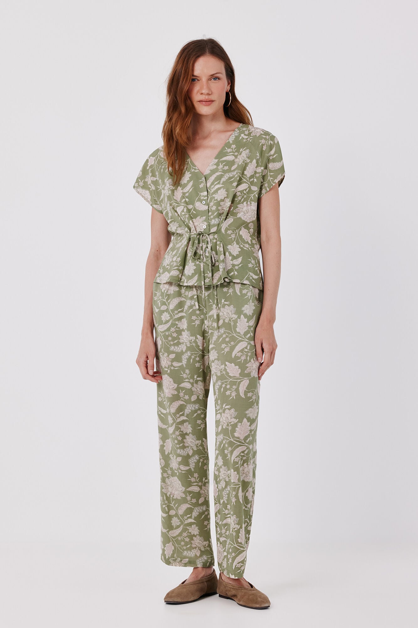 Blouse and trousers set