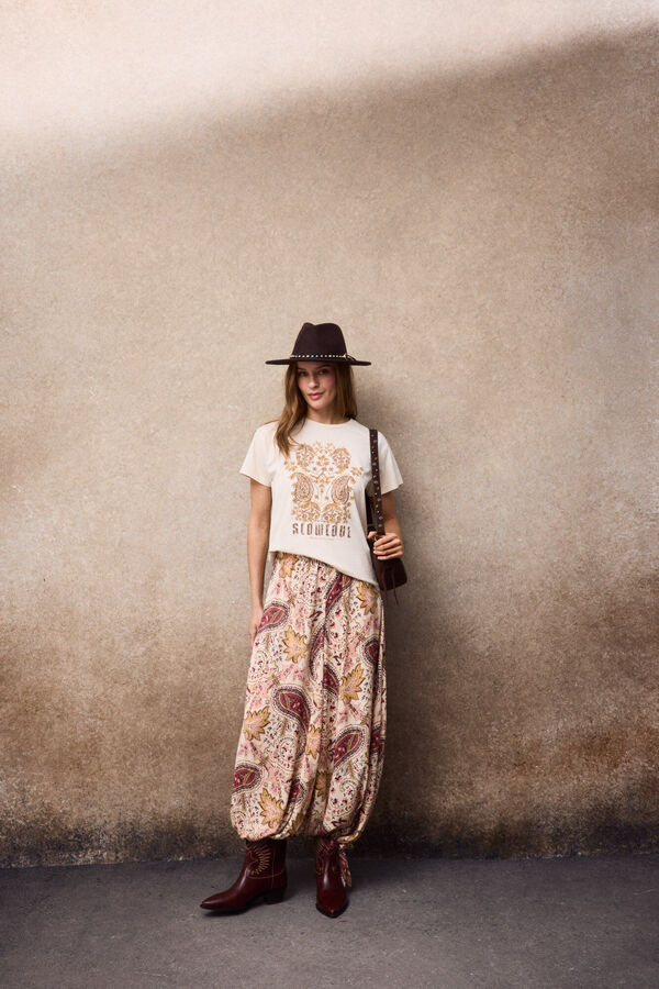 Conjunto de cal&ccedil;a, chap&eacute;u e t-shirt