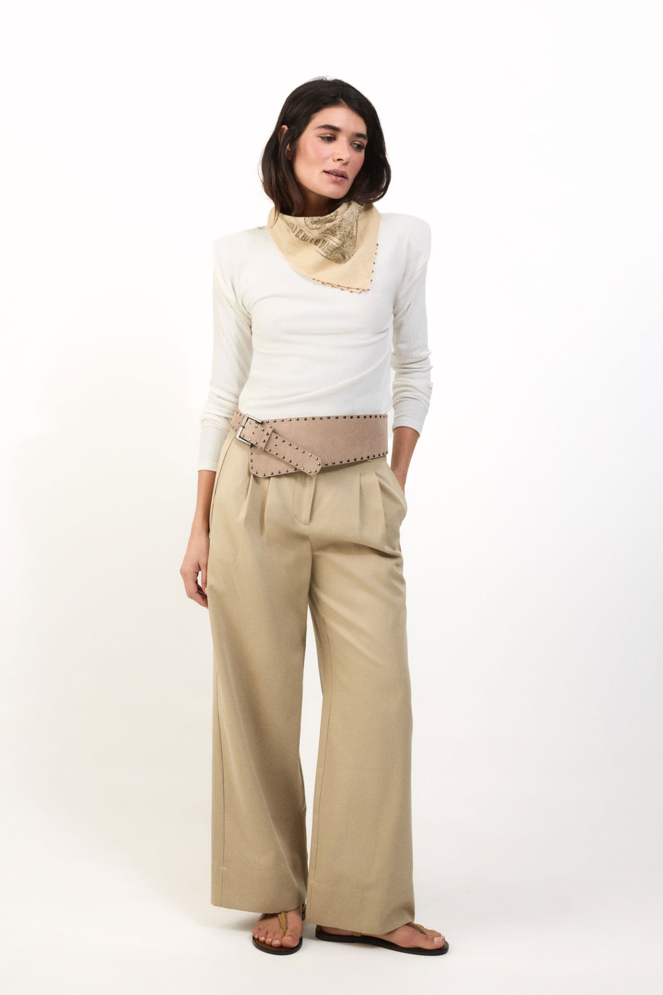 Conjunto de pantal&oacute;n, cinto, bandana, sandalia e top