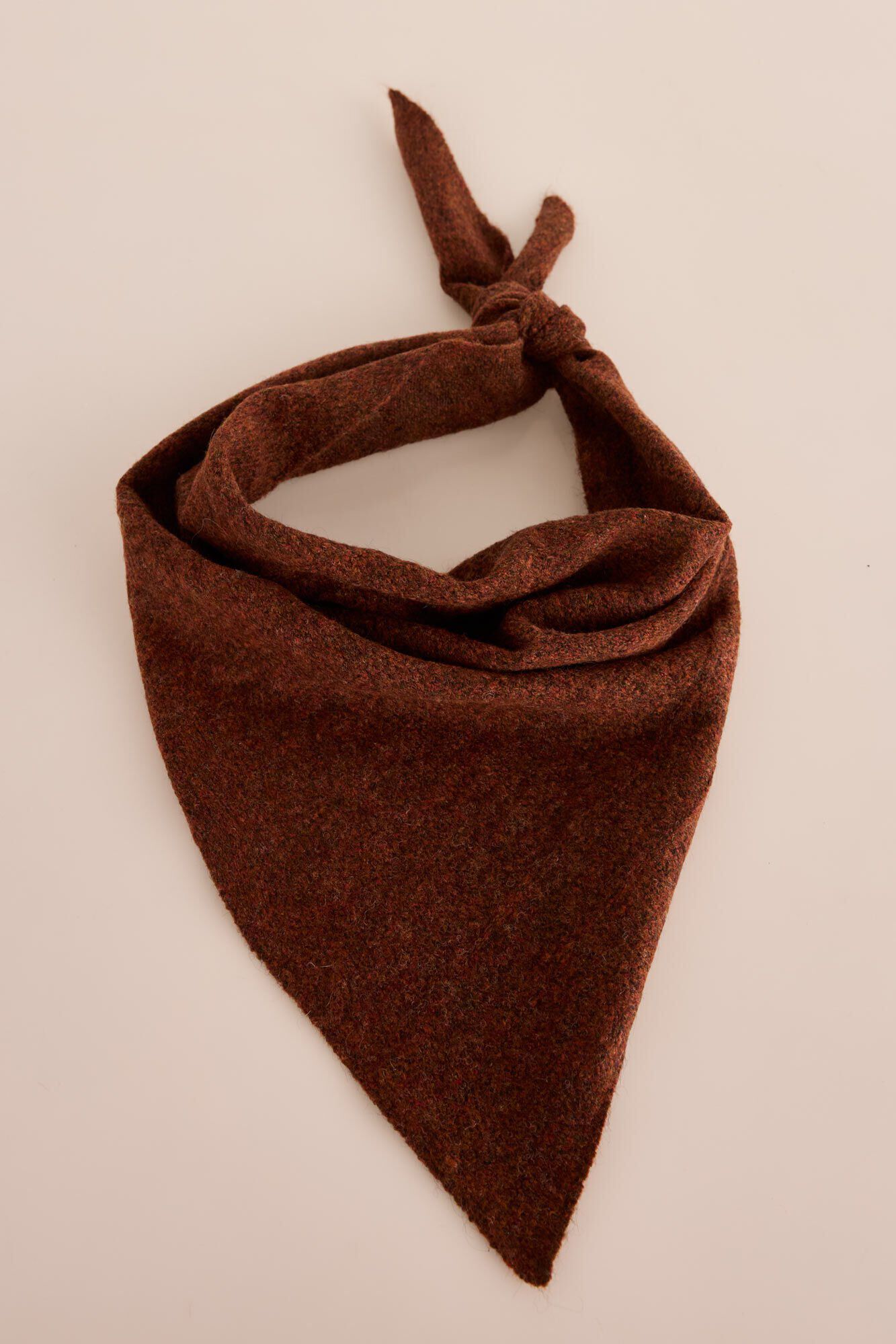 Conjunto de bandana, falda, blusa y bota