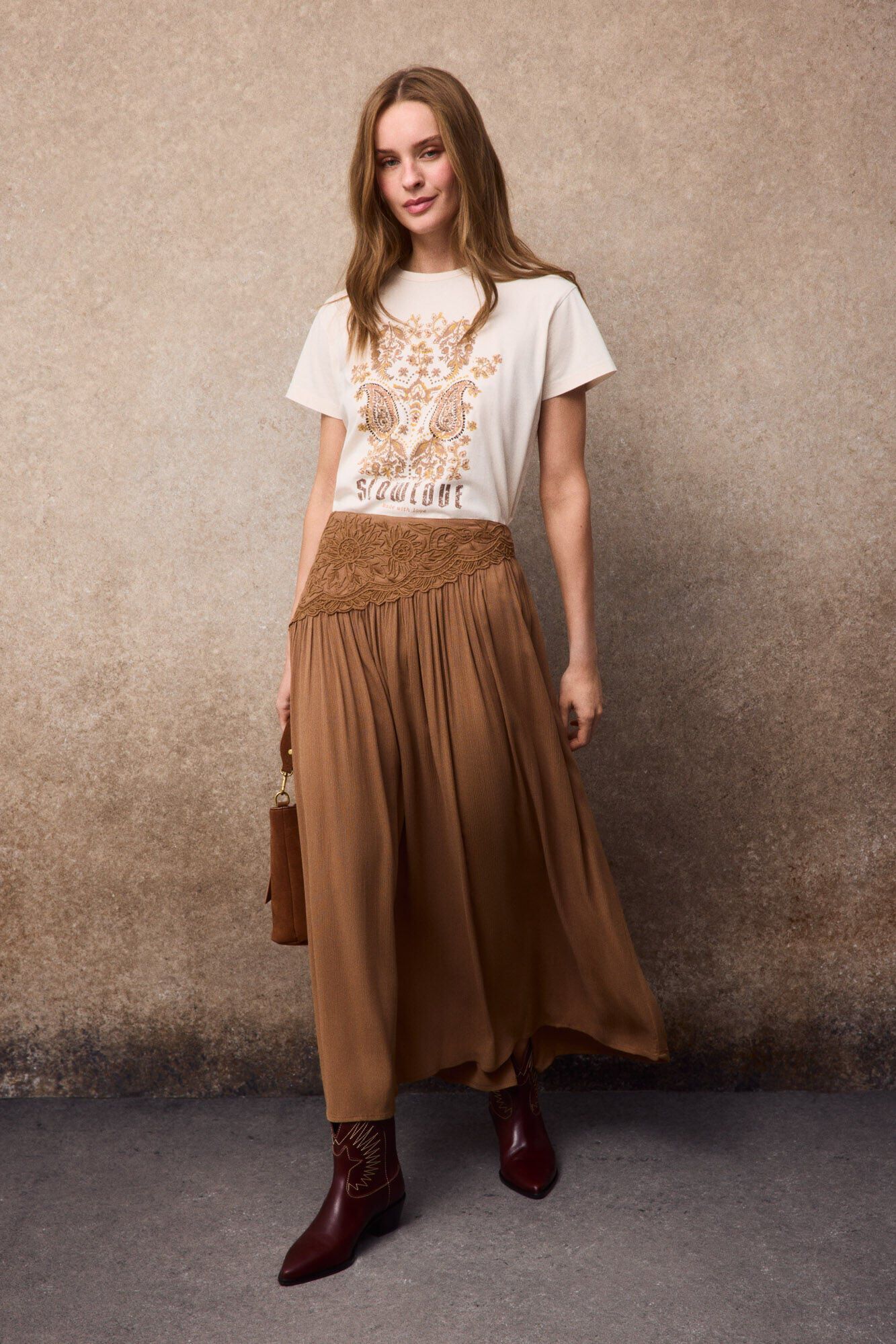 Conjunto de saia e t-shirt