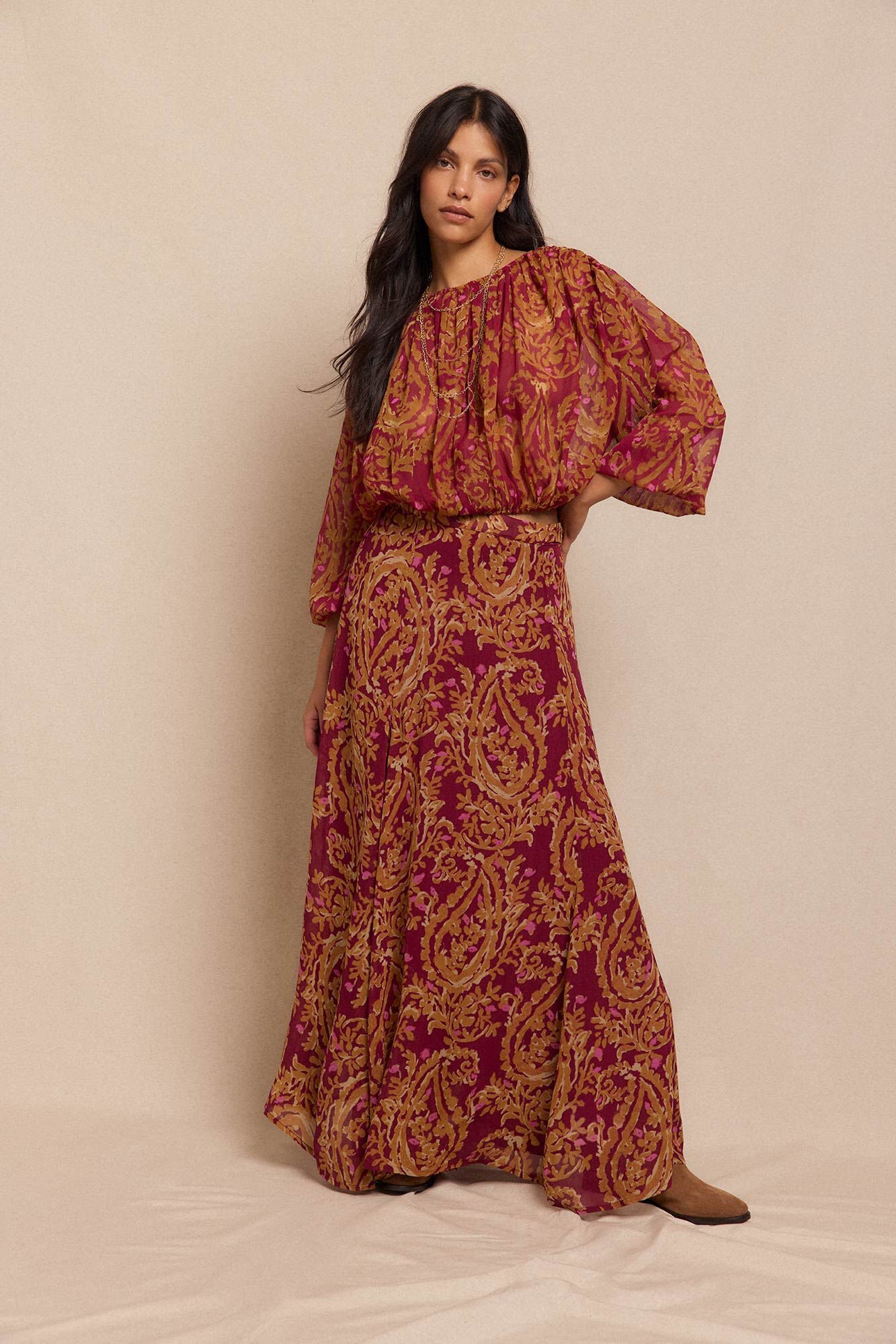 Conjunto de falda y blusa