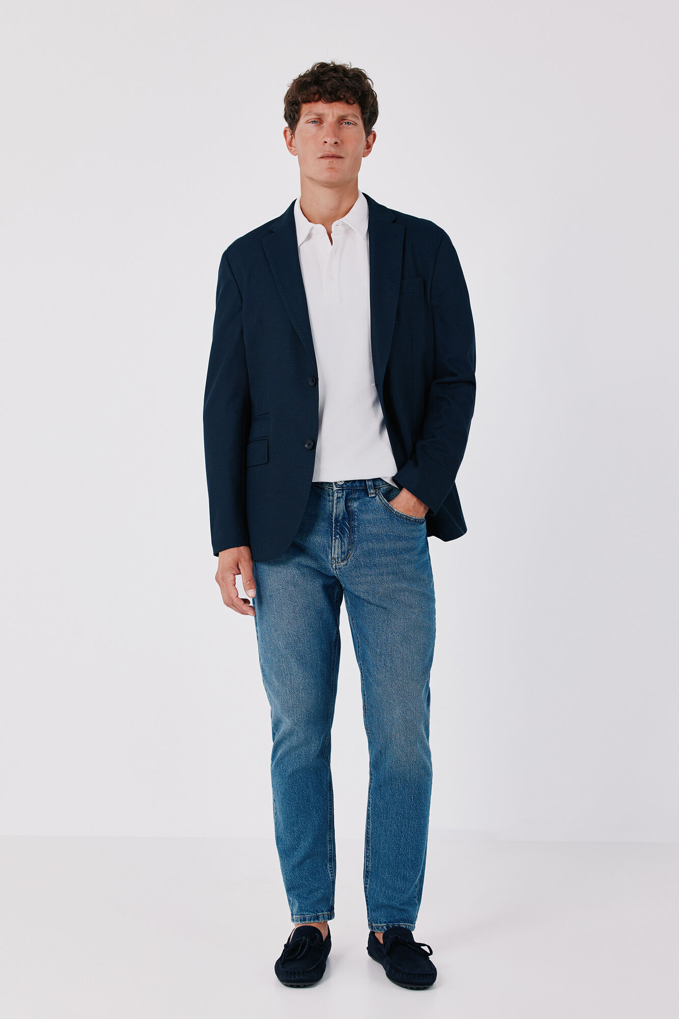 Conjunto de pantal&oacute;n, americana y camisa