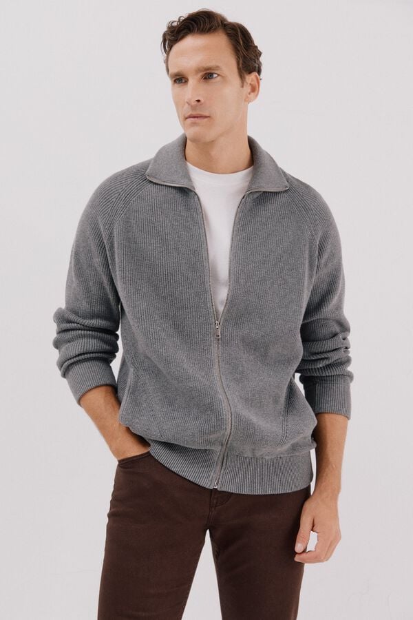 Trousers and fastening set