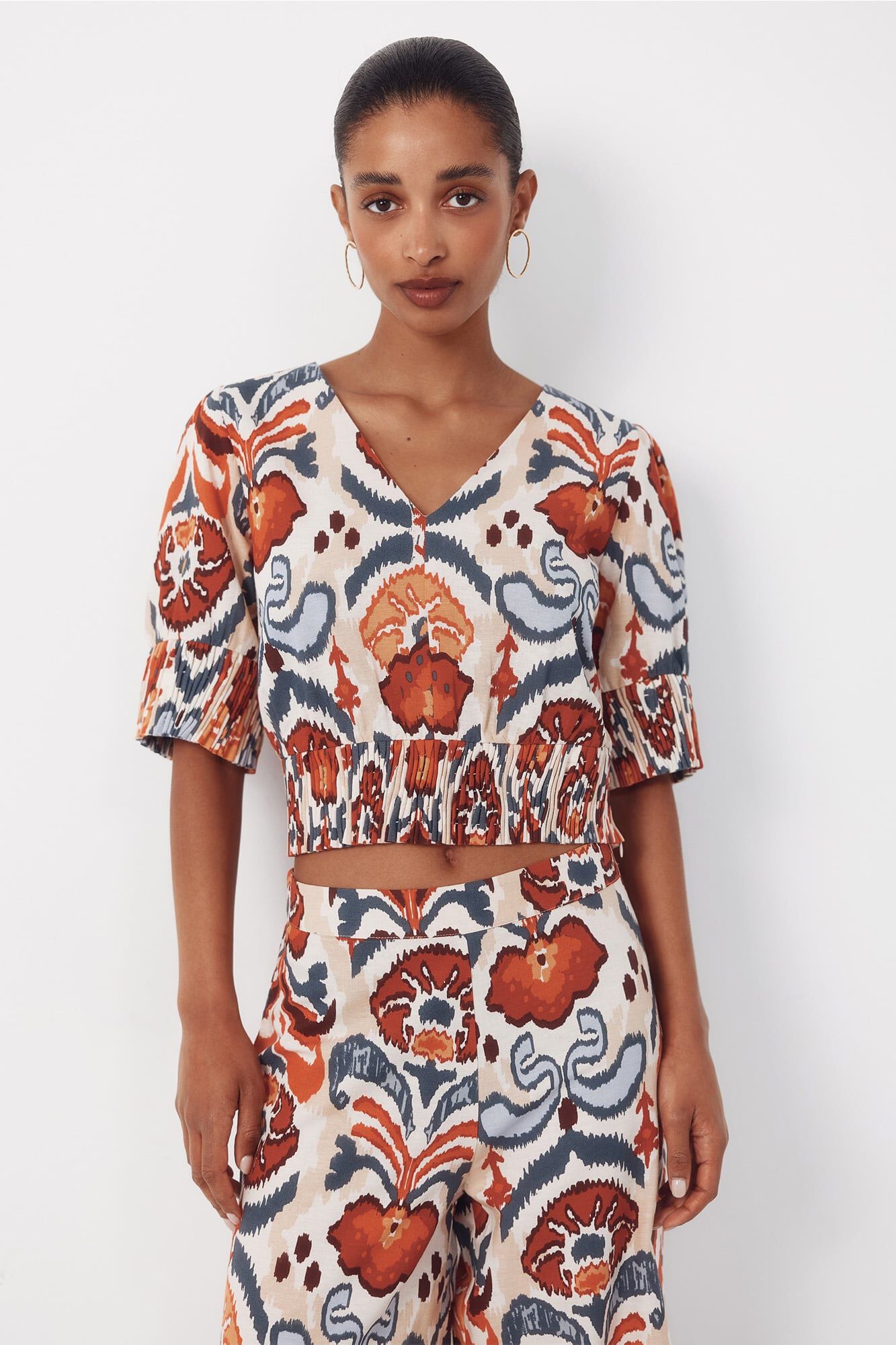 Blouse and trousers set
