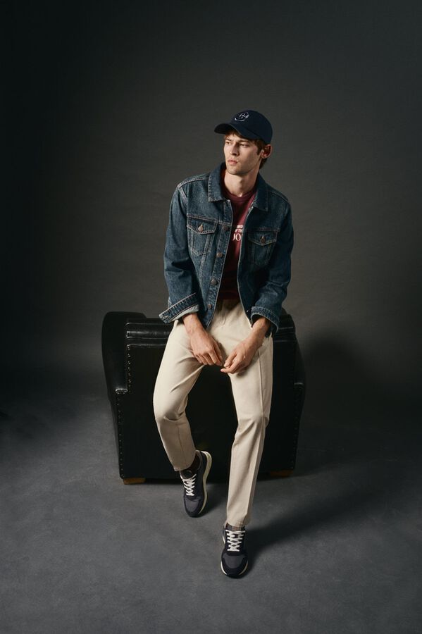 Conjunto de blusão e calças