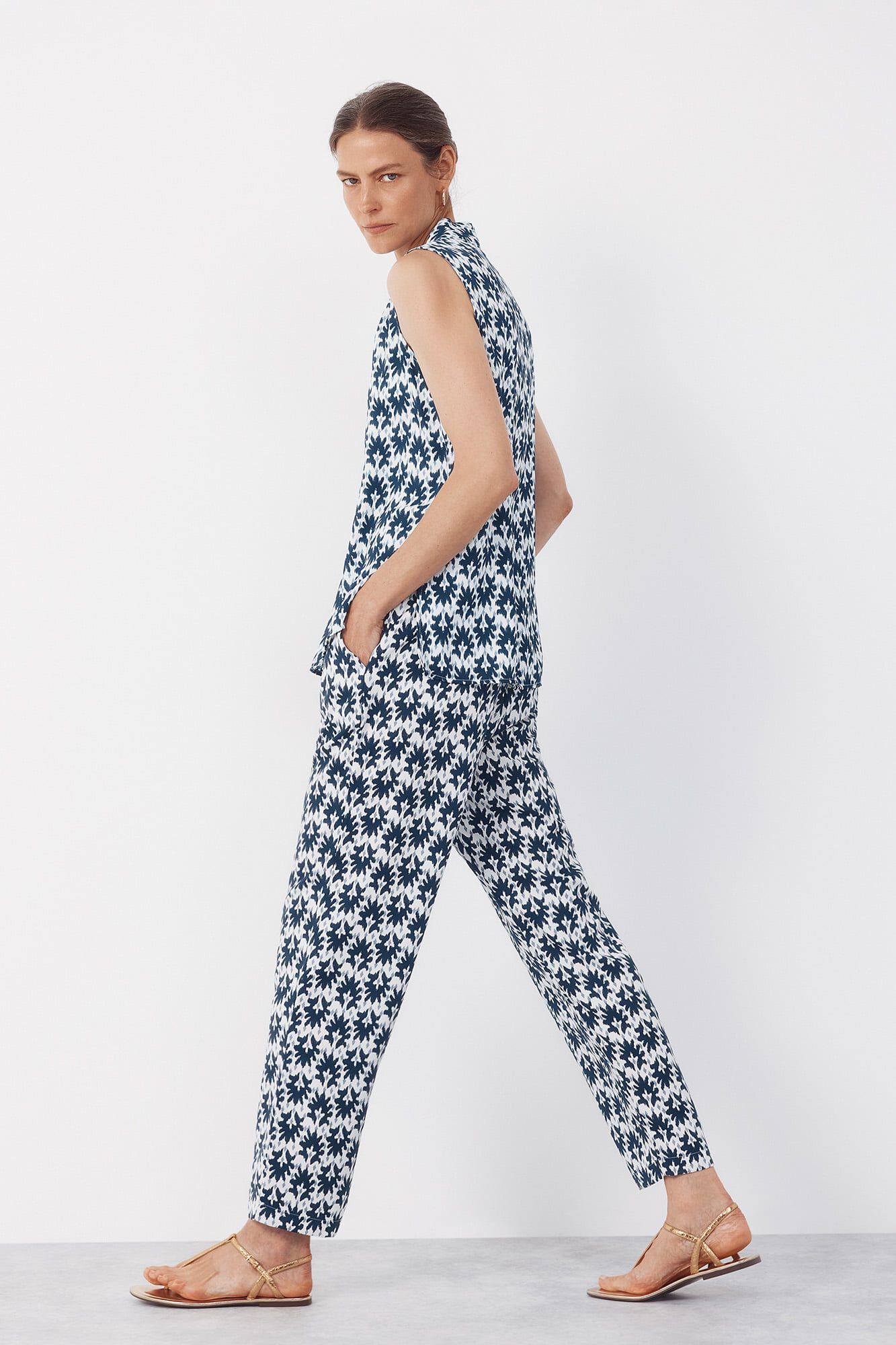 Blouse and trousers set