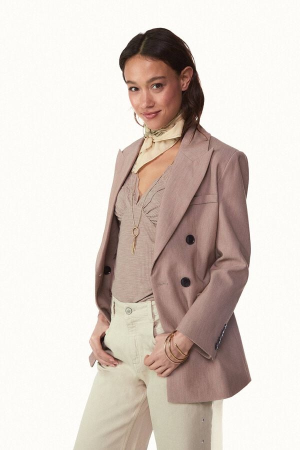 Conjunto de pantal&oacute;n, chaqueta e top