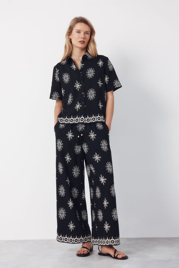 Conjunto de camisa e cal&ccedil;as