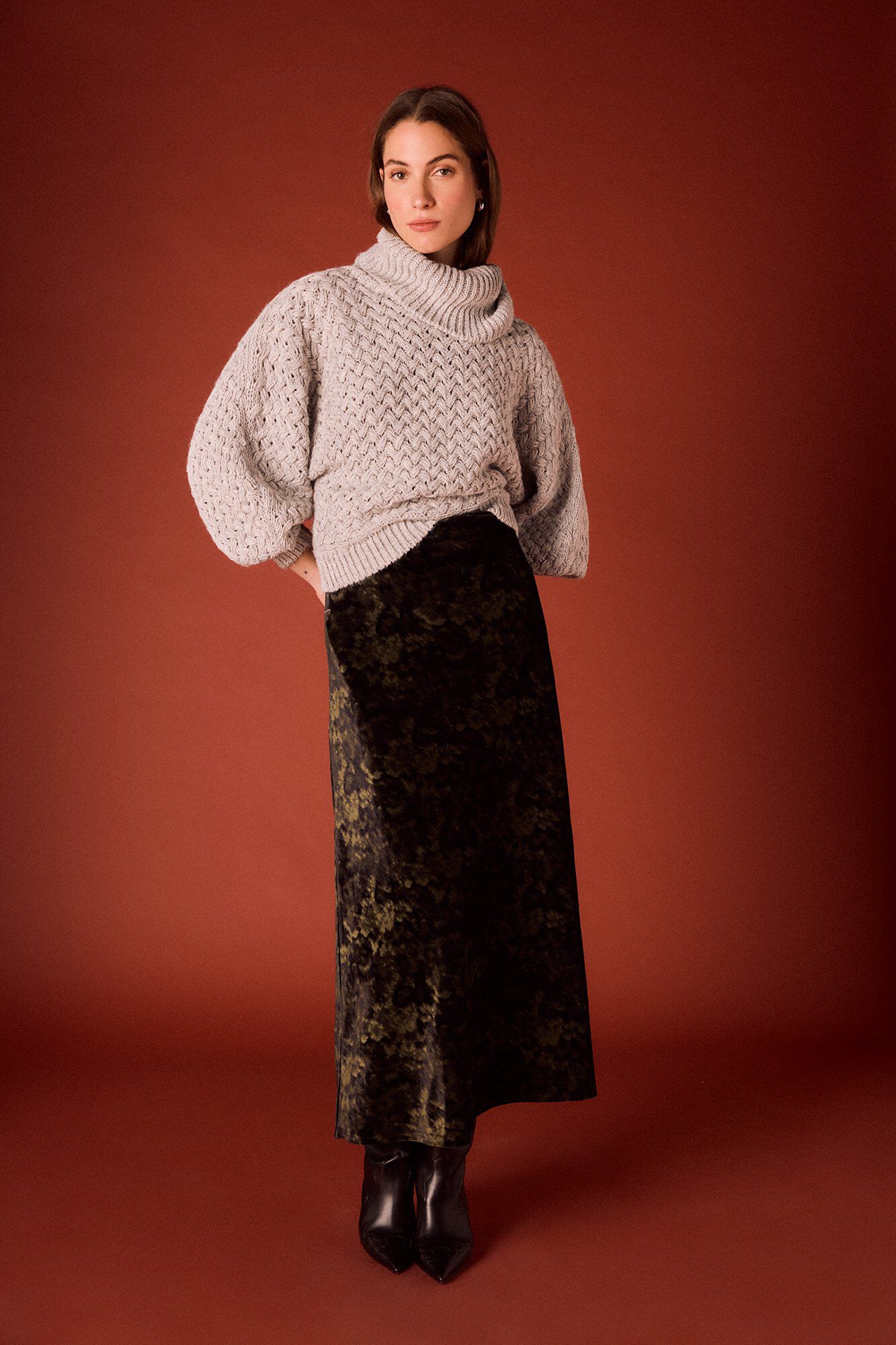 Conjunto de falda, bot&iacute;n y jersey