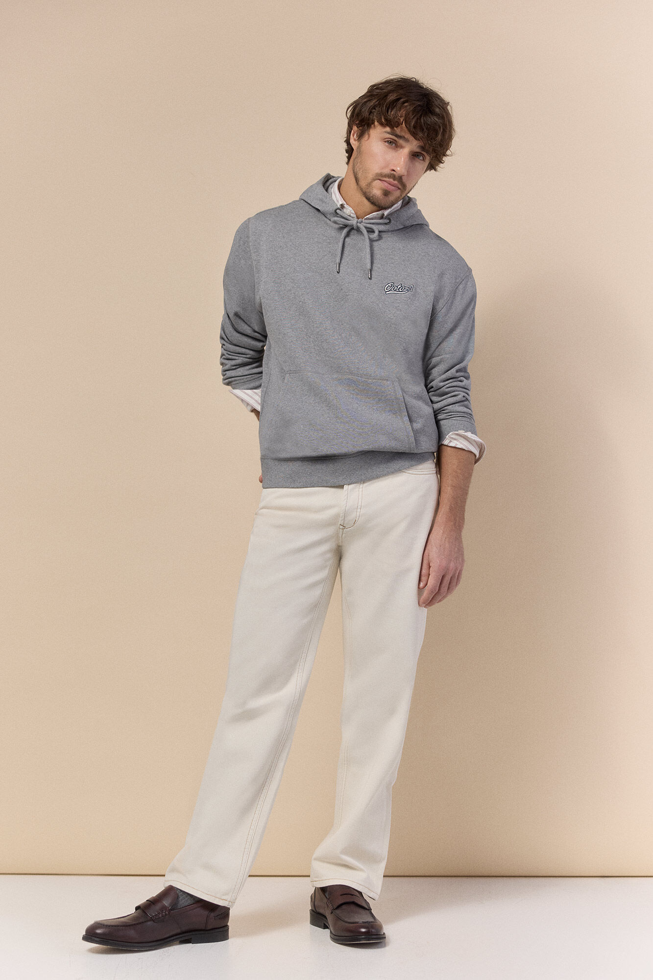 Conjunto de jeans e sweatshirt