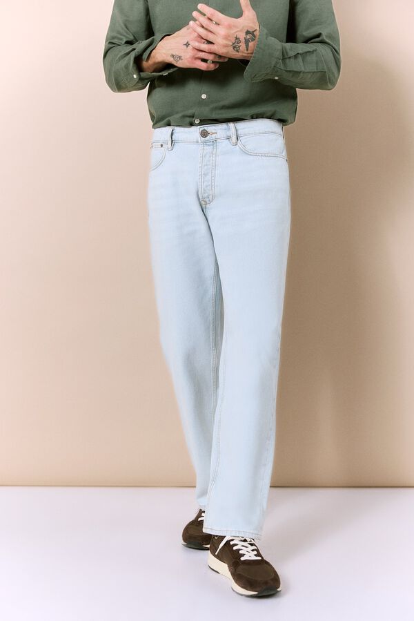 Conjunto de blus&atilde;o e jeans