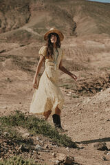 Conjunto de vestido, chap&eacute;u e bota