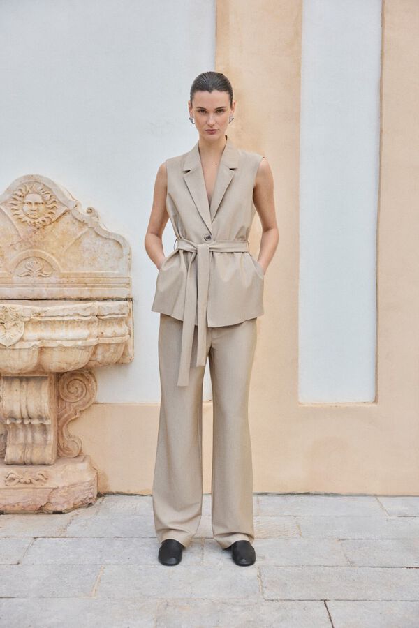 Conjunto de chaleco y pantal&oacute;n