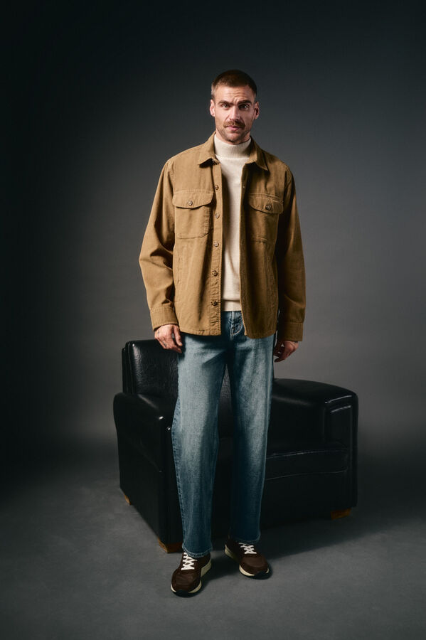 Conjunto de jeans e sobrecamisa