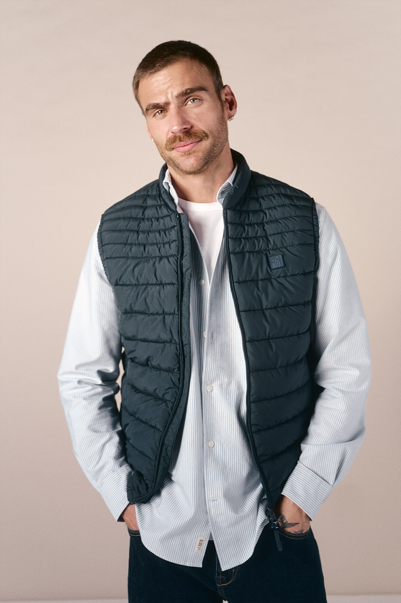 Conjunto de pantal&oacute;n, chaleco y camisa