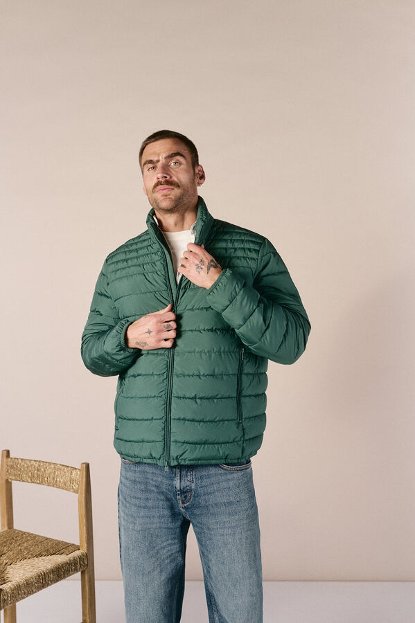 Conjunto de blus&atilde;o e jeans