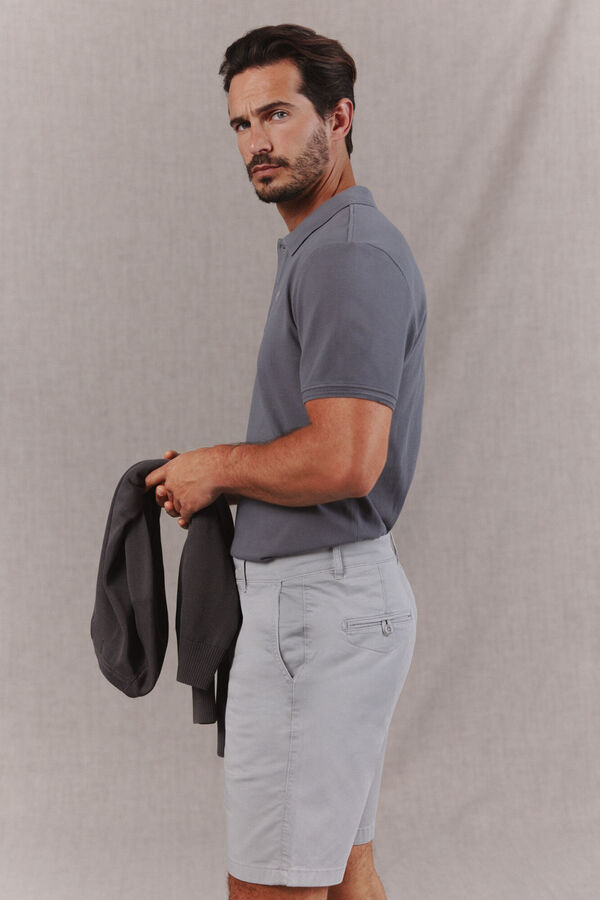 Conjunto de bermuda e polo